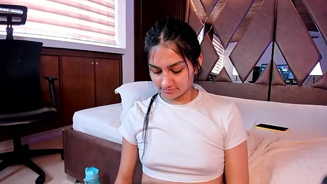 AidaJones Adlı Modelin Canlı XXX Sohbeti