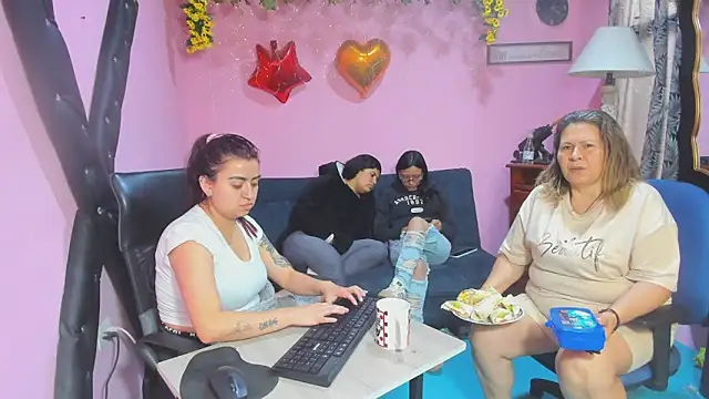 Онлайн чат XXX lesbiancuple