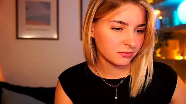 tiny_pixieee's Webcam Show