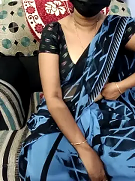 Tinarosy13 লাইভ XXX চ্যাট