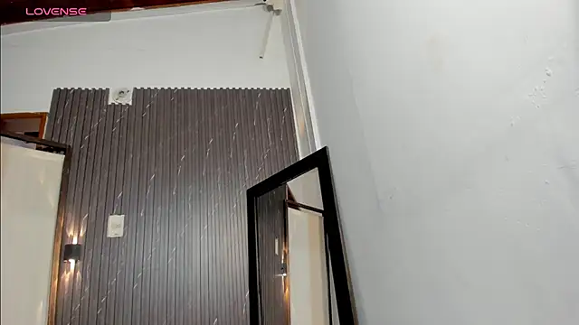 CharlotteKing8 Adlı Modelin Canlı XXX Sohbeti