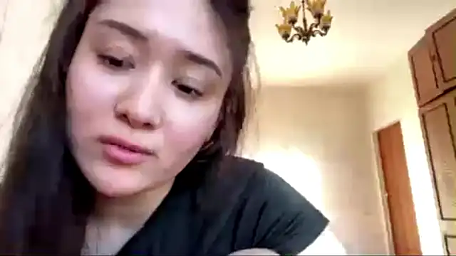 YourMiIa Adlı Modelin Canlı XXX Sohbeti