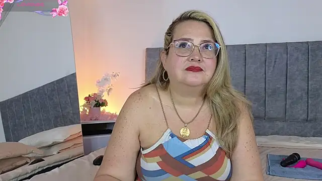 CurvyRosse_ live XXX chat