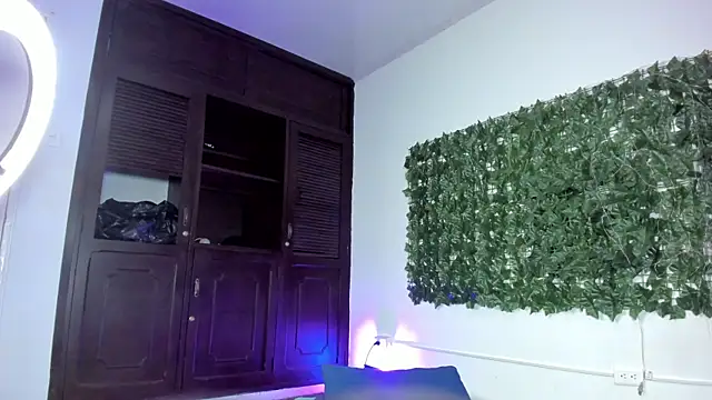 BellaRoux1's Live XXX Chat