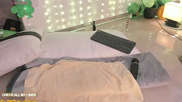 ohyesly_'s Live XXX Chat