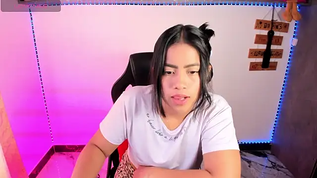 Онлайн чат XXX vickylatina_