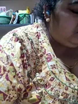 tamilthanushri's Live XXX Chat