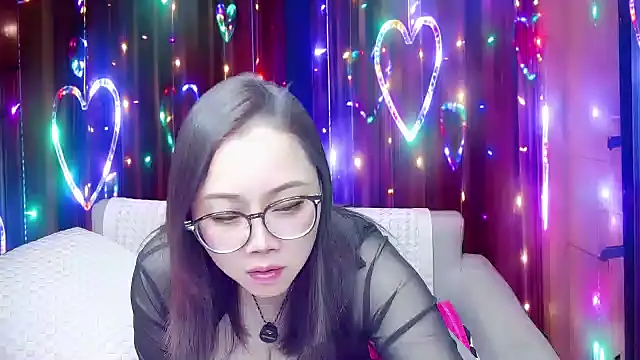 Dolcegattina-Asian's Live XXX Chat