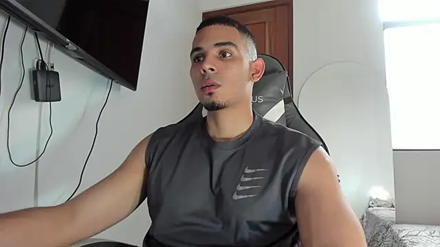 Lucca__ Live XXX-Chat