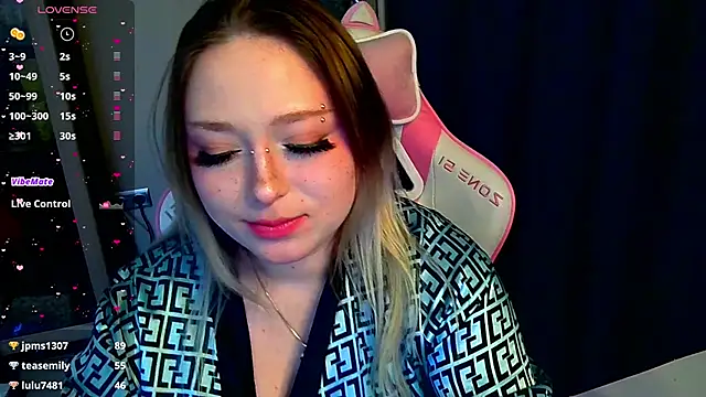 Emiliaaah's Live XXX Chat