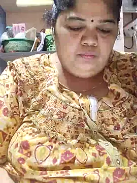 XXX chat uživo modela tamilthanushri