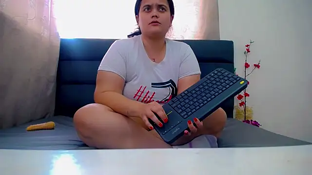 brunnette_hot: онлайн-секс-чат