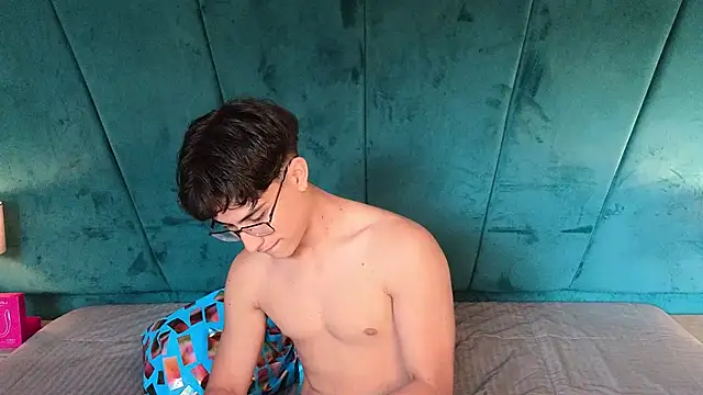 Aaron_Eze: онлайн-секс-чат