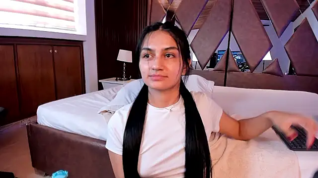 Chat +18 de AidaJones ao vivo