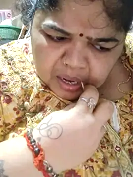 tamilthanushri's Live XXX Chat