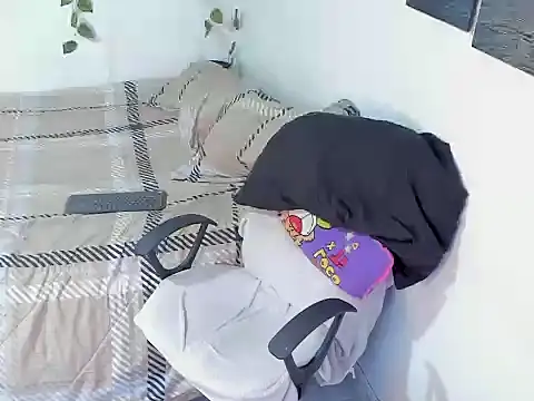 chloe_kisses' Live XXX Chat