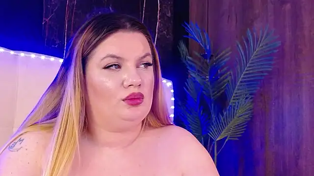 MelanieBrownn Show in webcam