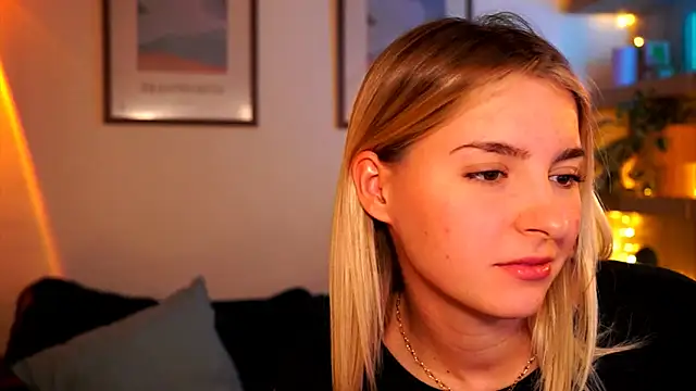 tiny_pixieee's Webcam Show