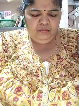 tamilthanushri Chat XXX in diretta