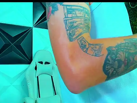 Czat XXX na żywo – Boy_tatto77