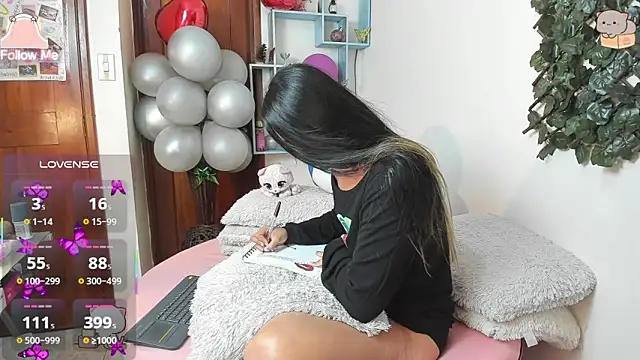 DestinyHills Adlı Modelin Canlı XXX Sohbeti