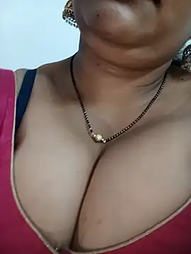 Show de Nyra-23 na webcam