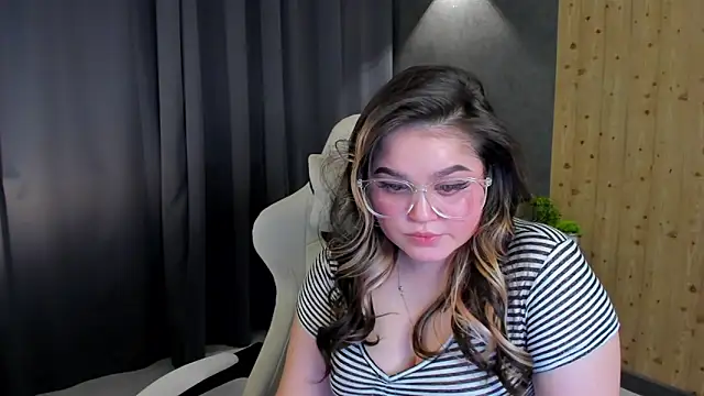 leilawinx webcam show