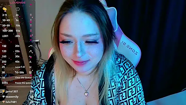 Emiliaaah: απευθείας συνομιλία ΧΧΧ