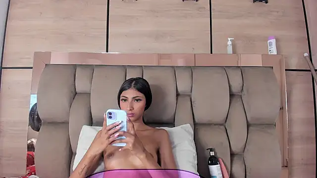 karol_lewiss' Live XXX Chat