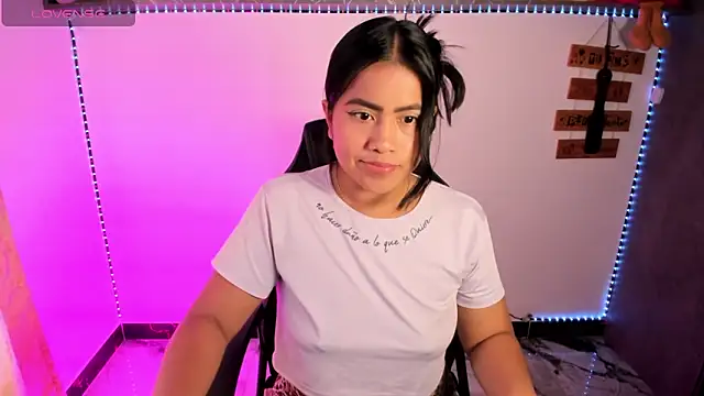 Онлайн чат XXX vickylatina_