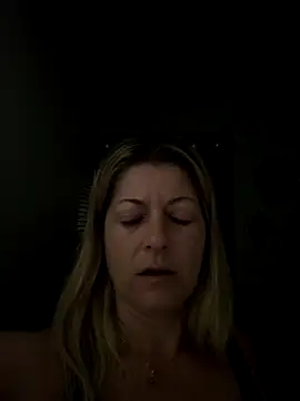 NikkiBlisss élő XXX-chatje