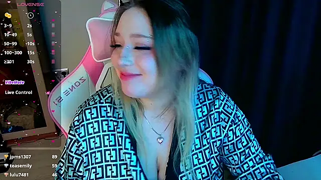 Emiliaaah Chat XXX in diretta