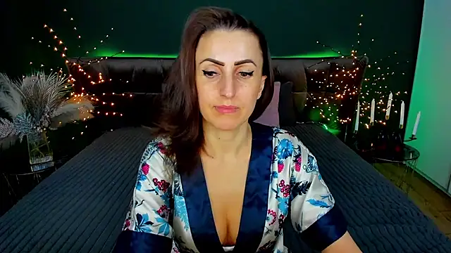 Rebecca_Diamond Chat XXX in diretta