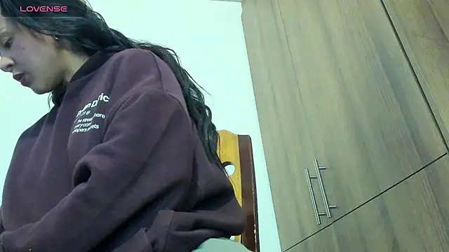 Bessie32 Adlı Modelin Canlı XXX Sohbeti