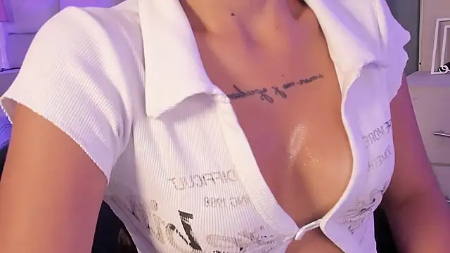 CarolineFyre live XXX chat