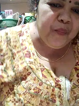 XXX chat uživo modela tamilthanushri