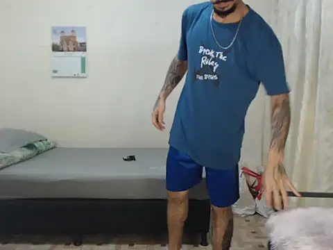 Chat +18 de emiliano_hottt ao vivo