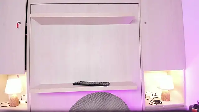 Stefannyevans_ লাইভ XXX চ্যাট