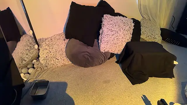 SunniSoles99's Webcam Show