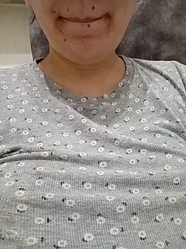 Emi_hot1's Webcam Show