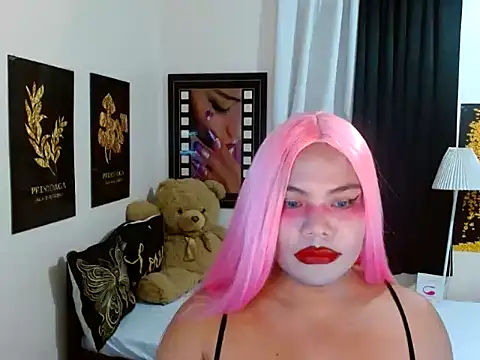 TSbrianaHugeCock: διαδικτυακό σόου στην κάμερα