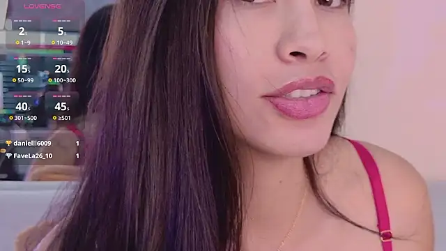 JuliaaVega's Live XXX Chat