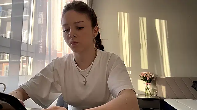 XXX chat uživo modela adelecloud