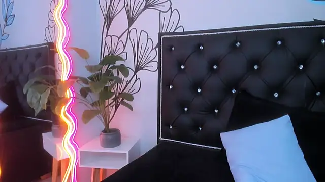 Sweet_Ariadna_'s Live XXX Chat