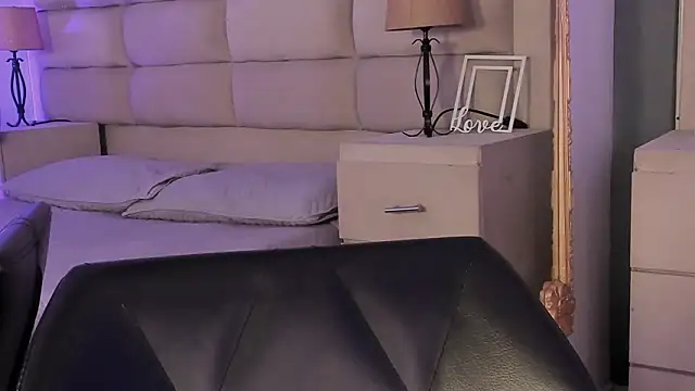 แชท XXX สดของ CarolineFyre