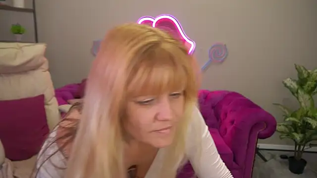 BellaLaPetit Adlı Modelin Canlı XXX Sohbeti