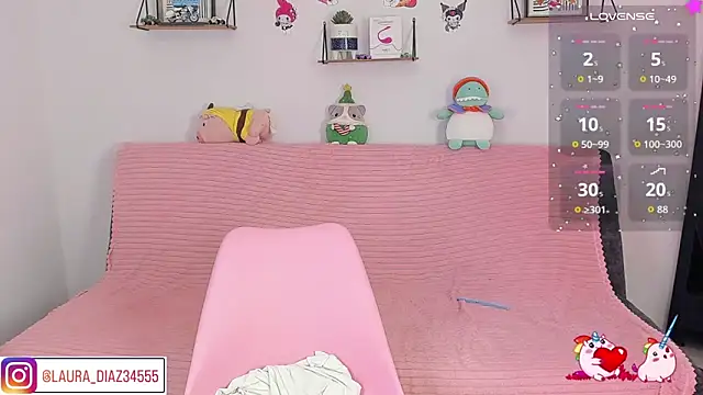 XXX chat uživo modela emycarver09