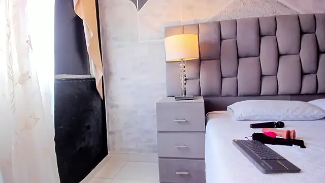 LilithLuxorr 现场XXX聊天