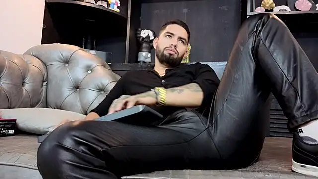 XXX chat uživo modela matteosantos