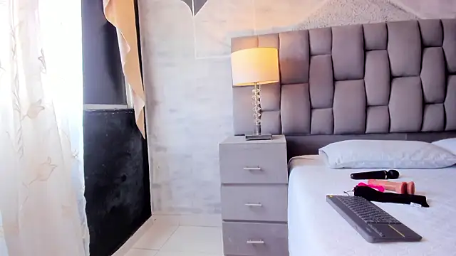 LilithLuxorr live XXX chat